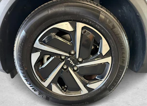 https://vehicle.imgix.net/4166936/251c7a3a-80fd-4acf-a4a7-b0962784a436.jpg