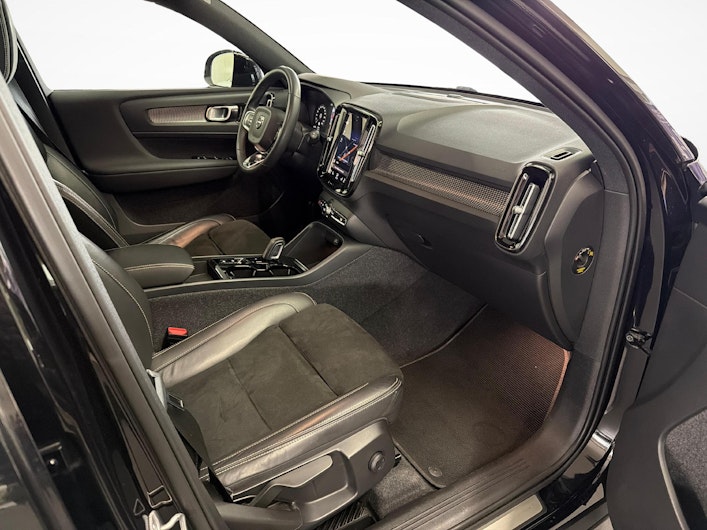 Vehicle image VOLVO XC40