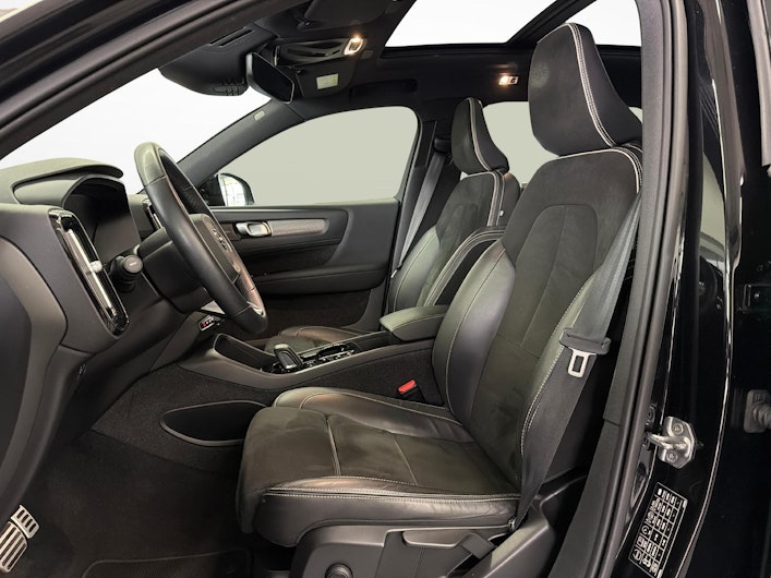 Vehicle image VOLVO XC40