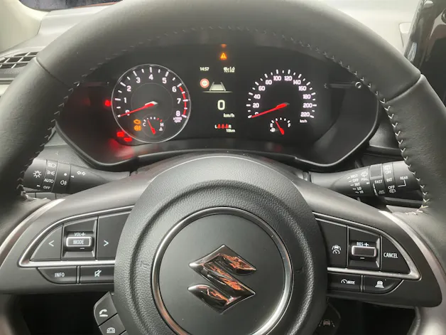 Suzuki Swift 1.2 Sakura Top Hybrid 4x4