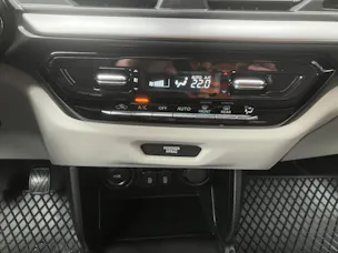 Suzuki Swift 1.2 Sakura Top Hybrid 4x4