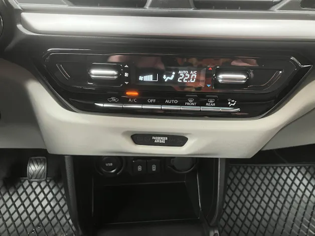 Suzuki Swift 1.2 Sakura Top Hybrid 4x4