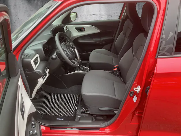 Suzuki Swift 1.2 Sakura Top Hybrid 4x4
