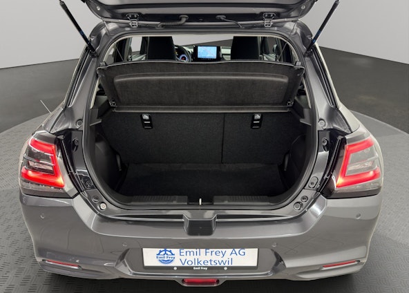 Vehicle image 4 Vehicle image 4