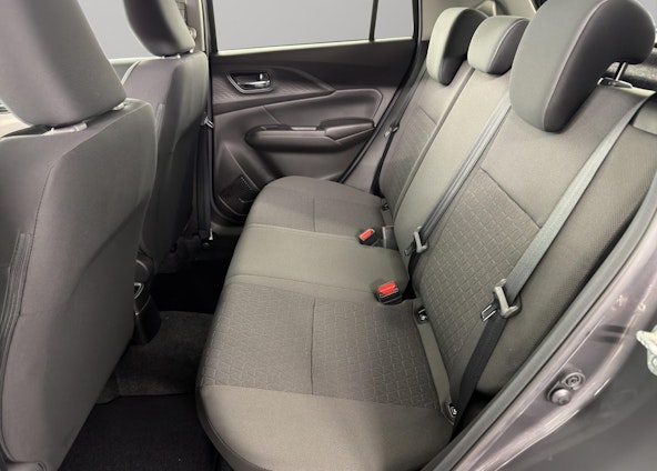 Vehicle image 6 Vehicle image 6