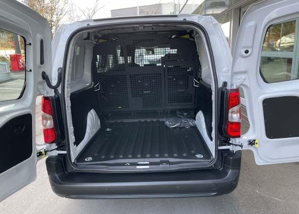 Vehicle image 17 Vehicle image 17