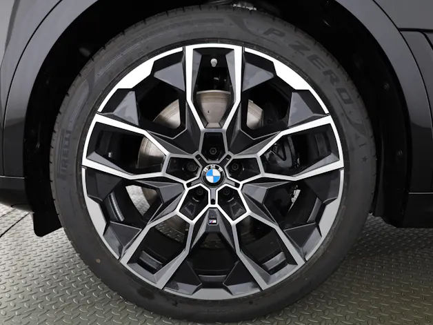 BMW X7 M60i