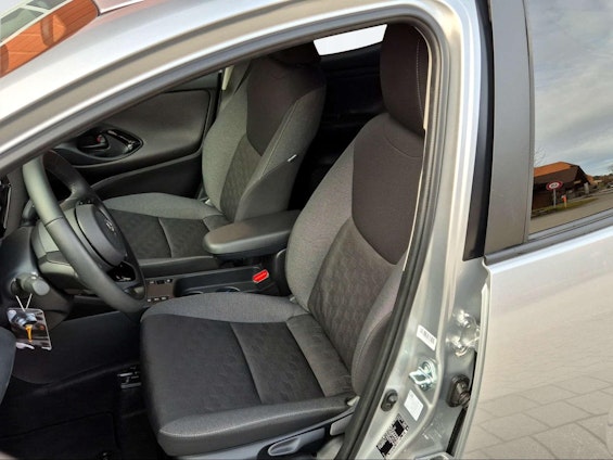 Vehicle image 6 Vehicle image 6