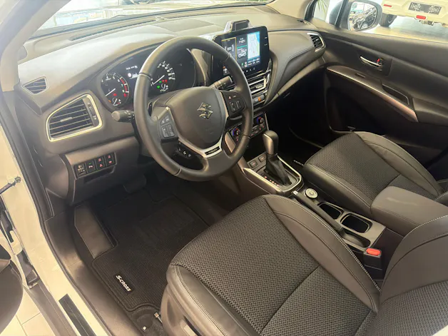 Suzuki S-Cross 1.4 T Sakura Top Hybrid 4x4
