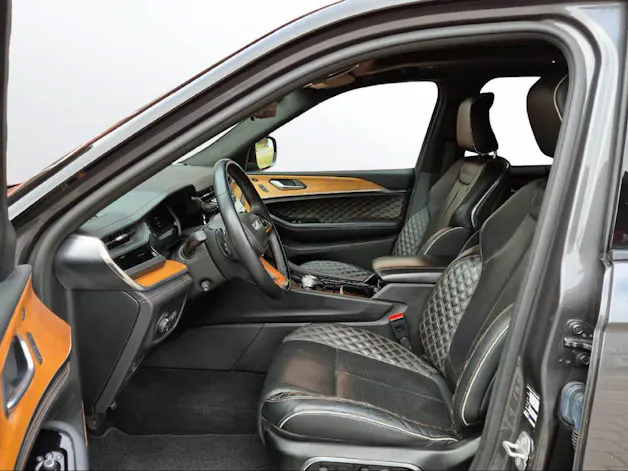 Jeep 5.7 HEMI V8 Summit Reserve