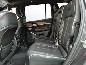 Jeep 5.7 HEMI V8 Summit Reserve
