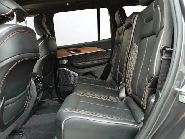 Jeep 5.7 HEMI V8 Summit Reserve