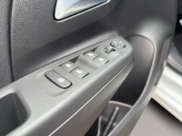 Opel Corsa F 1.2 Turbo Hybrid VIVA
