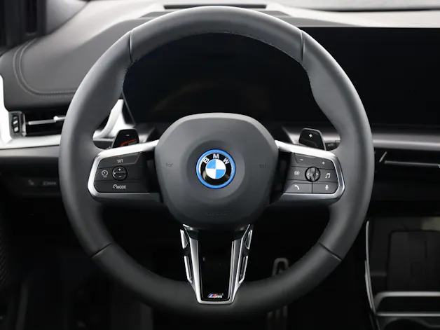 BMW 230e xDrive paddles Active Tourer