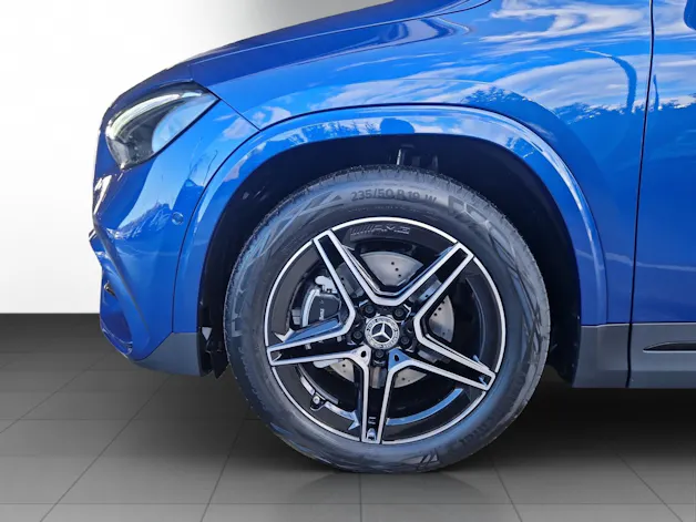 Mercedes-Benz GLA 200 Night Star 7G-D