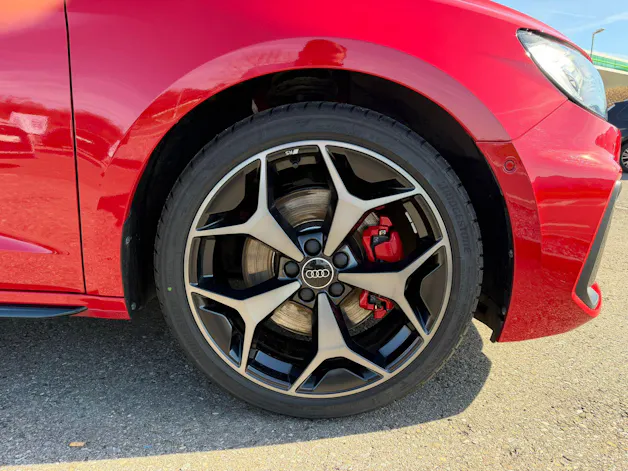 Audi NaviPLUS/SONOS Soundsystem/ 5Y Audi Sport Radsatz 18Zoll/ACC/ 2 Zone Klima