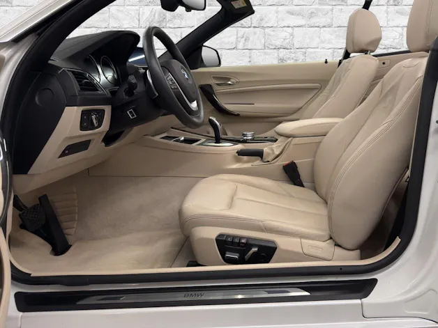 BMW 220i Luxury Line