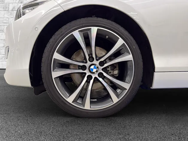 BMW 220i Luxury Line