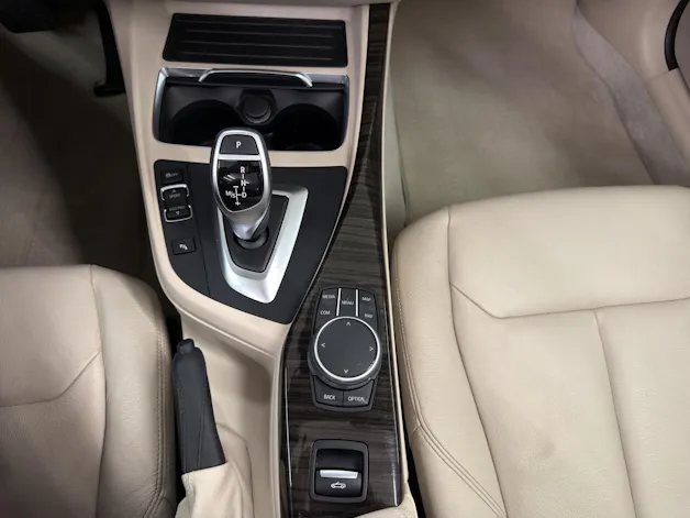 BMW 220i Luxury Line