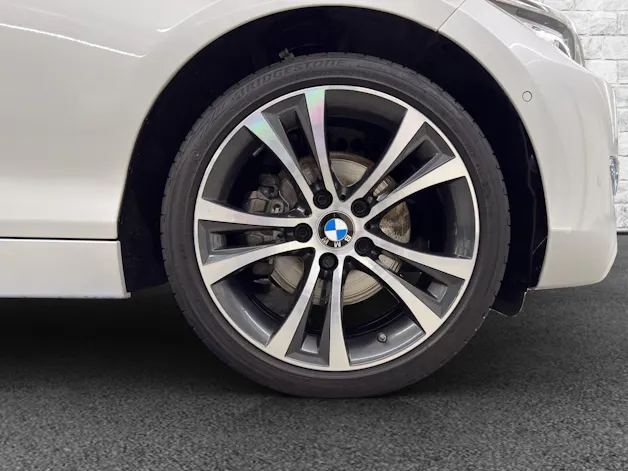 BMW 220i Luxury Line