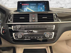 BMW 220i Luxury Line