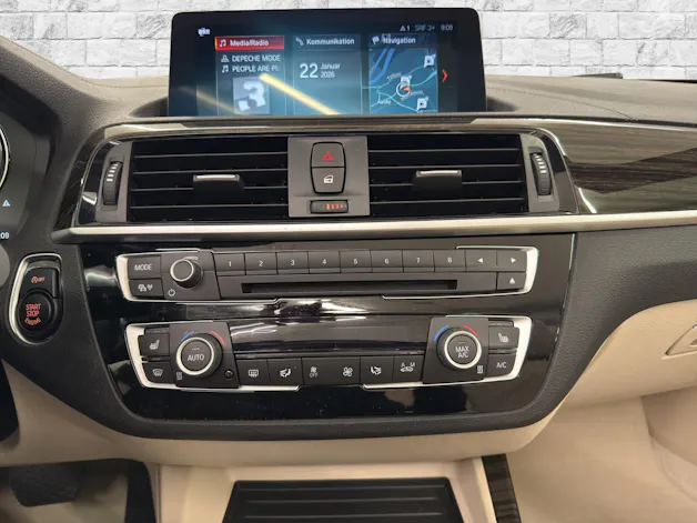 BMW 220i Luxury Line