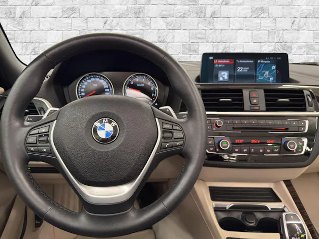 BMW 220i Luxury Line