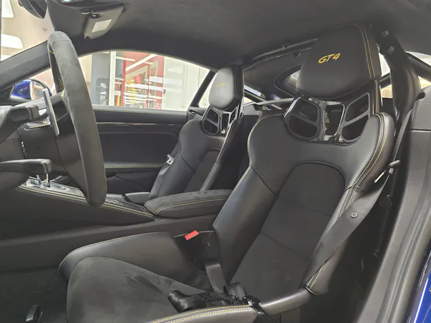 Porsche 718 Cayman GT4