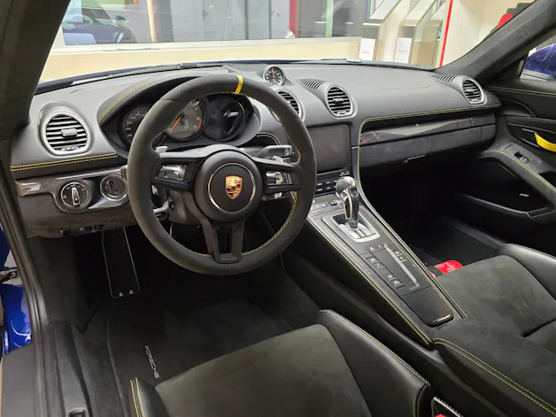 Porsche 718 Cayman GT4