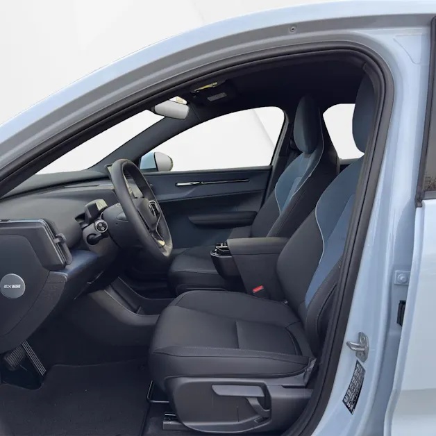 Volvo EX30 E60 69kWh Single Motor Extended Range Core