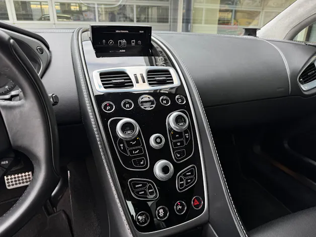 ASTON MARTIN Vanquish V12 5.9-48 Touchtronic 2