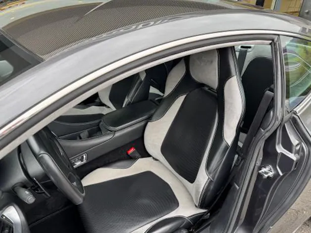 Aston Martin Vanquish V12 5.9-48 Touchtronic 2