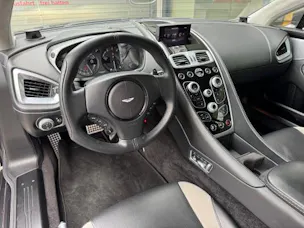 Aston Martin Vanquish V12 5.9-48 Touchtronic 2