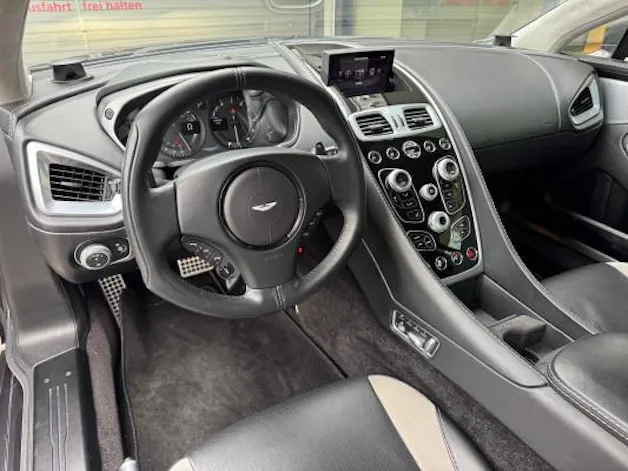 Aston Martin Vanquish V12 5.9-48 Touchtronic 2