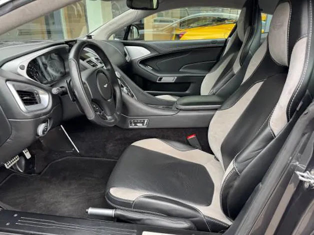 Aston Martin Vanquish V12 5.9-48 Touchtronic 2