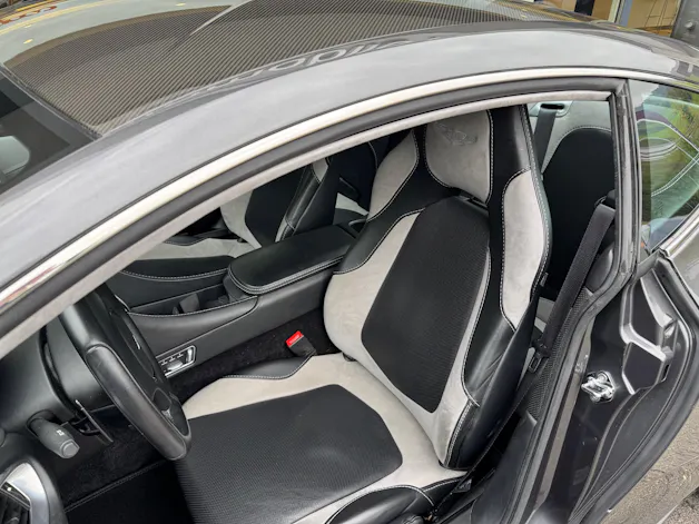 ASTON MARTIN Vanquish V12 5.9-48 Touchtronic 2