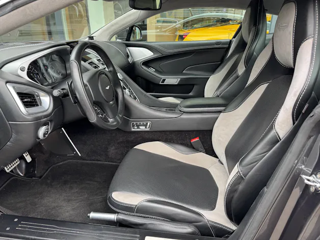 ASTON MARTIN Vanquish V12 5.9-48 Touchtronic 2