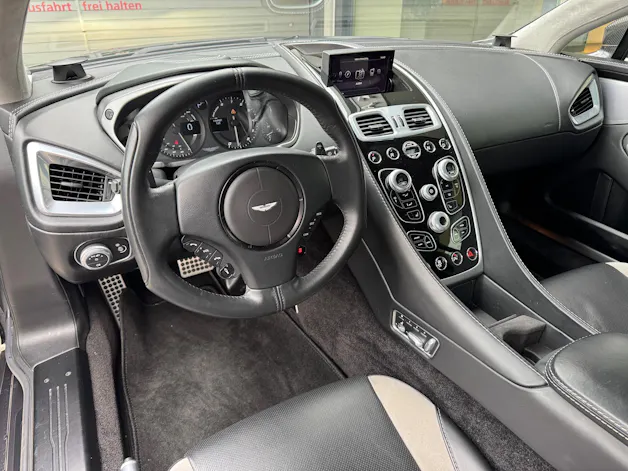 ASTON MARTIN Vanquish V12 5.9-48 Touchtronic 2