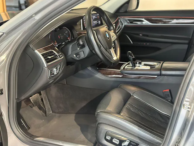BMW 750Li xDrive M Sport Steptronic