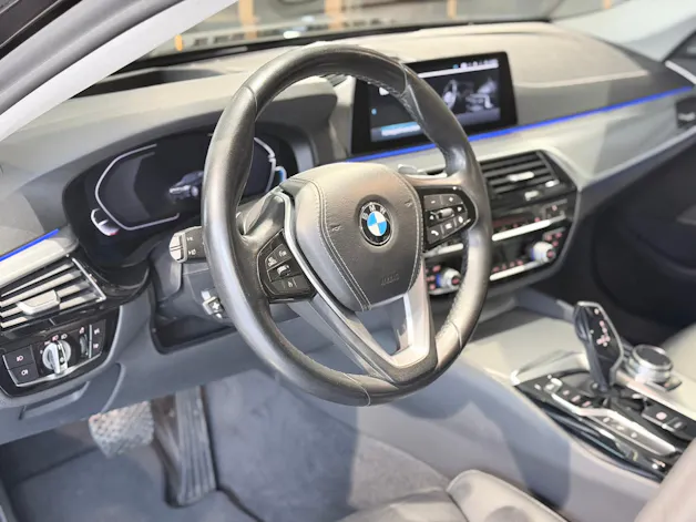 BMW 530e xDrive Sport Line Steptronic