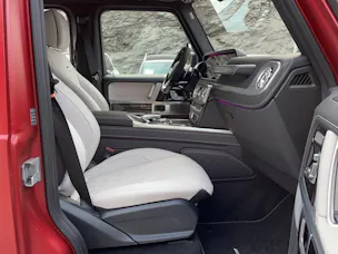 Mercedes-Benz G 63 AMG 4x4 hoch 2 *hyazinthrot magno*