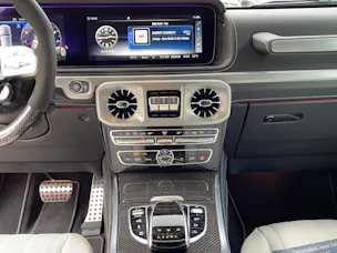 Mercedes-Benz G 63 AMG 4x4 hoch 2 *hyazinthrot magno*