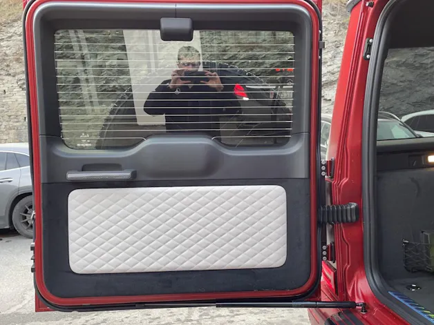 Mercedes-Benz G 63 AMG 4x4 hoch 2 *hyazinthrot magno*
