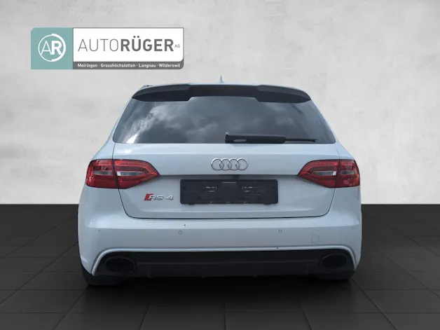 Audi RS4 Avant 4.2 FSI V8 quattro S-tronic