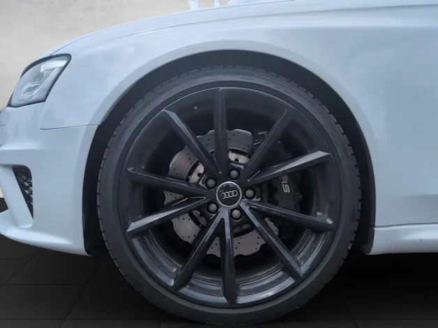 Audi RS4 Avant 4.2 FSI V8 quattro S-tronic