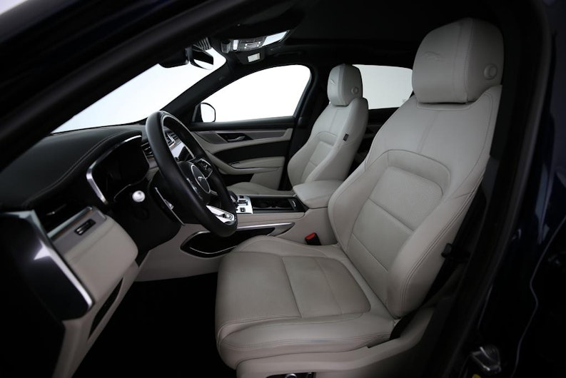 Vehicle image JAGUAR F-PACE