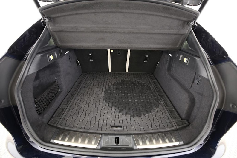 Vehicle image JAGUAR F-PACE