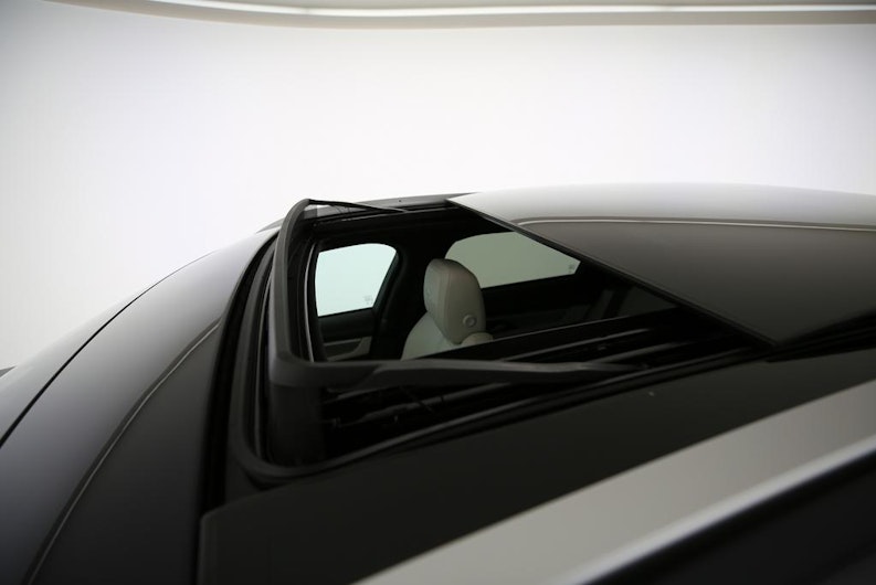 Vehicle image JAGUAR F-PACE