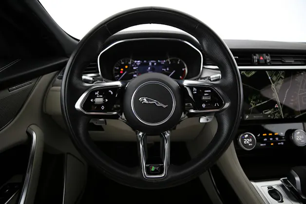 Jaguar F-Pace 2.0 D I4 200 R-Dynamic SE AWD