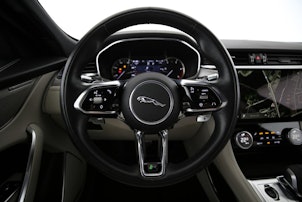 Vehicle image JAGUAR F-Pace 2.0 D I4 200 R-Dynamic SE AWD